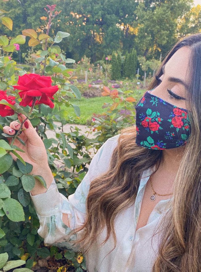 Black Gul Shin (Blue Flower)